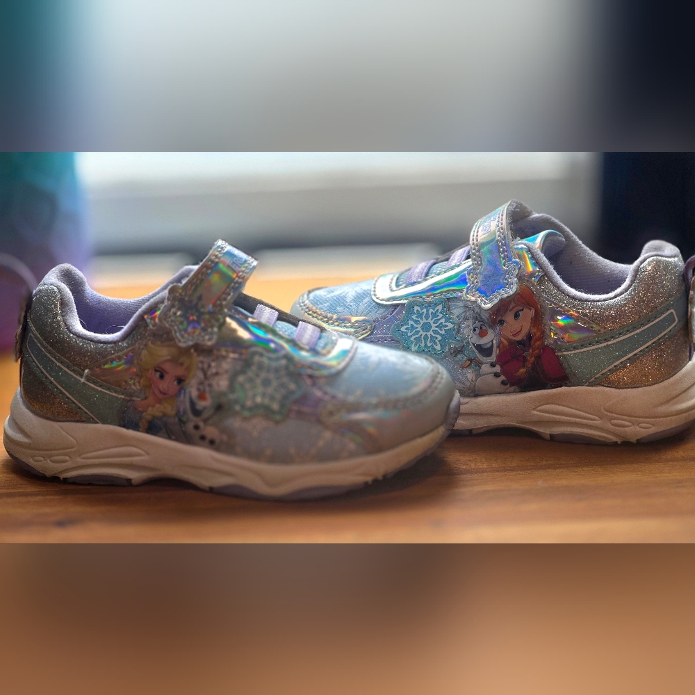 ❄️ Disney Frozen Holographic Sneakers – Size 8